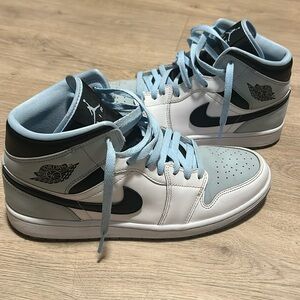 Jordan 1 Mid SE
Ice Blue (2023)